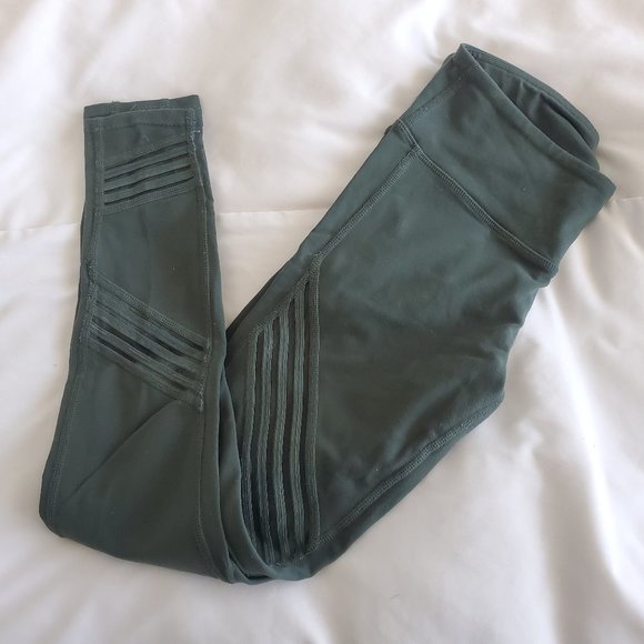 Luxurious ALO Yoga Multi Leggings for Sale - Picture 3 of 3